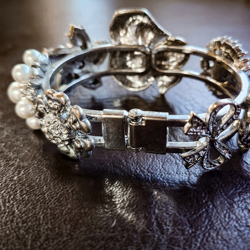 Vintage Style Charm Bracelet Floral Pearl Rhinestone Silver Tone Romantic - Picture 5 of 7